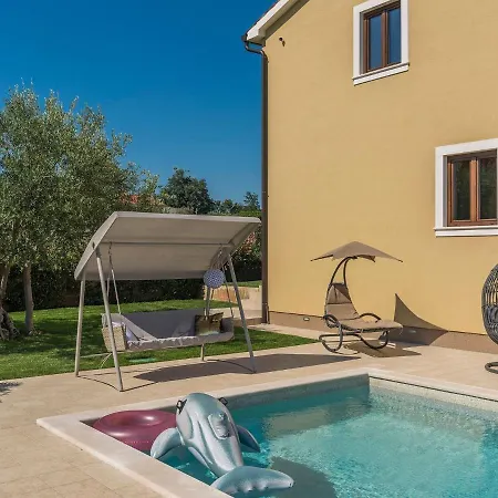 Villa Stunning In With Jacuzzi *