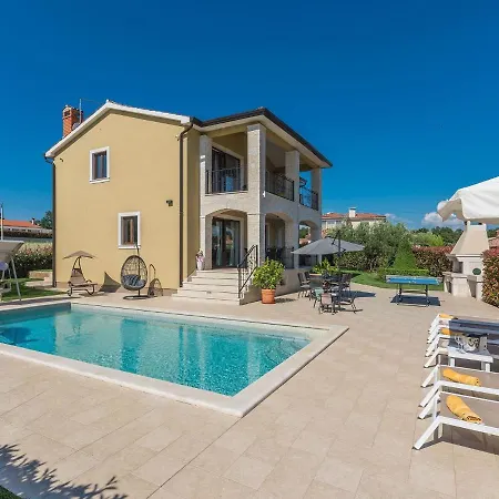 Villa Stunning In With Jacuzzi *