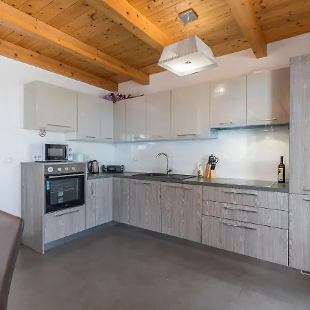 Stunning In With Jacuzzi Villa Montižana