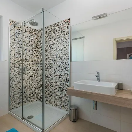Villa Stunning In With Jacuzzi