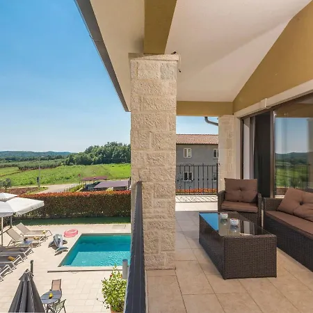 Stunning In With Jacuzzi *